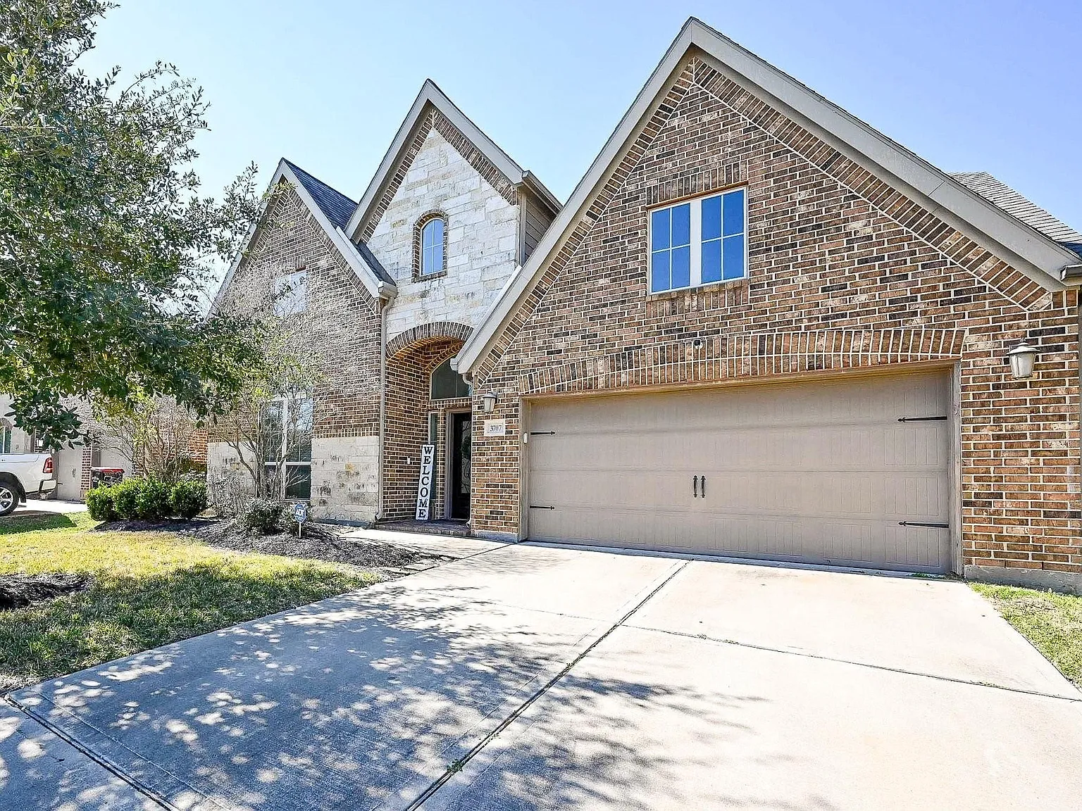 4 bed, 3.5 bath, 3525 sqft, $3,600 — Photo 2