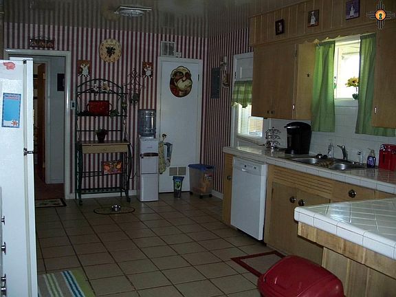5th image of 216 W Yucca Ave