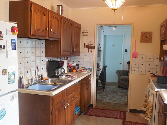 5th image of 135 Buerger St