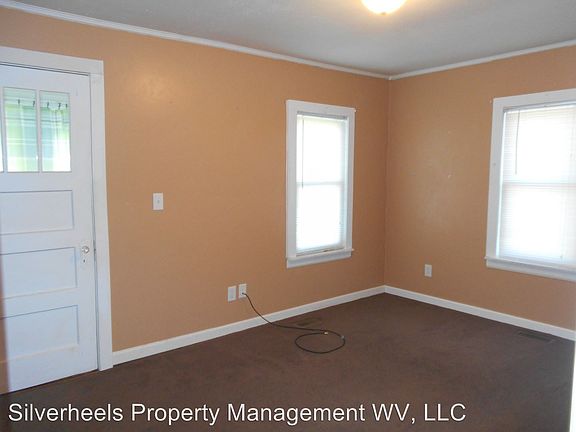 3rd image of 417 1/2 Henderson Ave