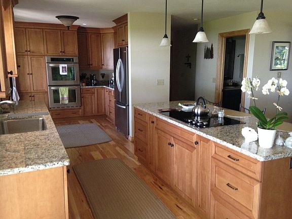 Gourmet Kitchen : A gourmet kitchen with top of the line appliances was added in 2012.