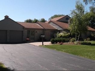 417 Riverview Dr, Thiensville, WI 53092