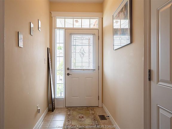 5th image of 27 McIntosh Ave