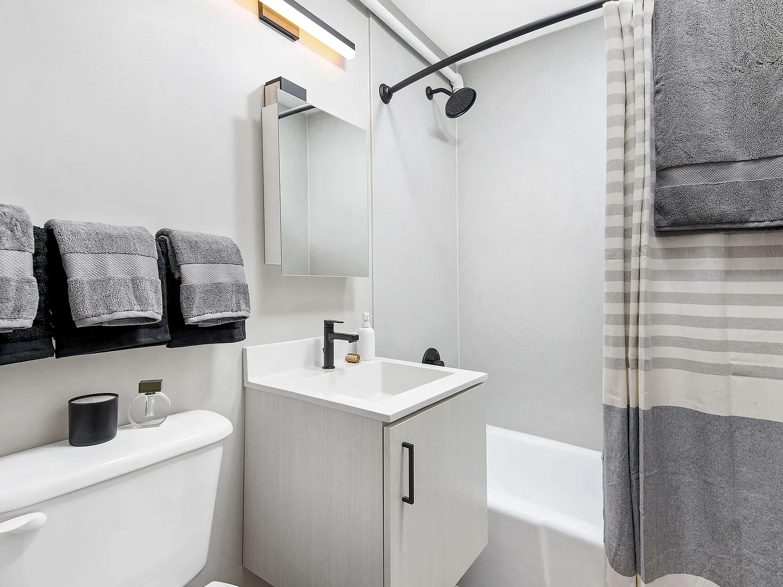 Atrio Apartments — Photo 4