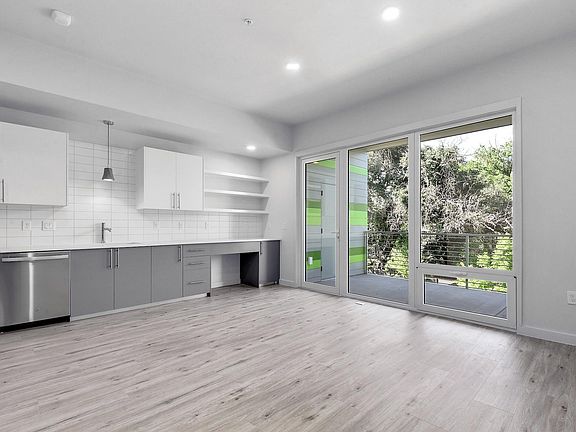 2nd image of 4004 Banister Ln #211