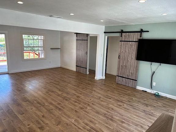 3rd image of 52 Hillcrest Ave