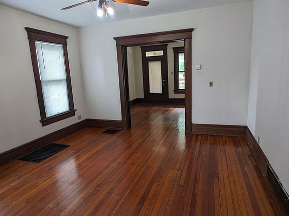 3rd image of 81 W Blake Ave
