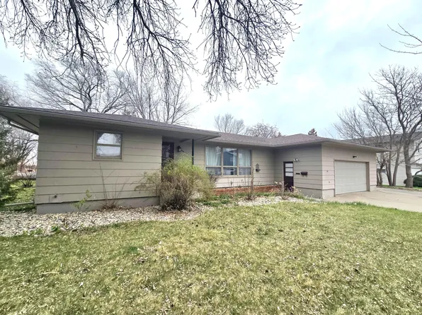 305 W 9th St, Miller, SD 57362