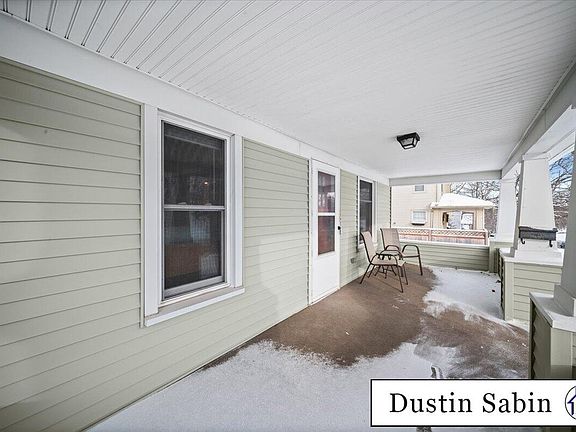 5th image of 132 E Lincoln Ave