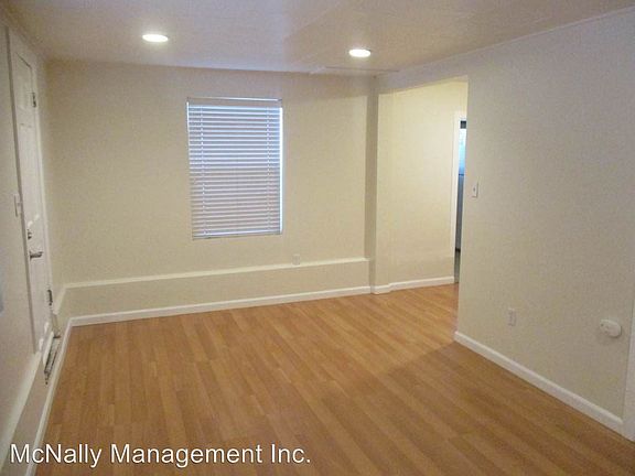 4th image of 1718 1/2 N Steele St