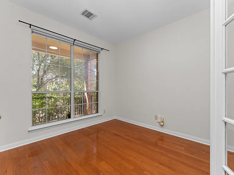 807 Midway Crst — Photo 8