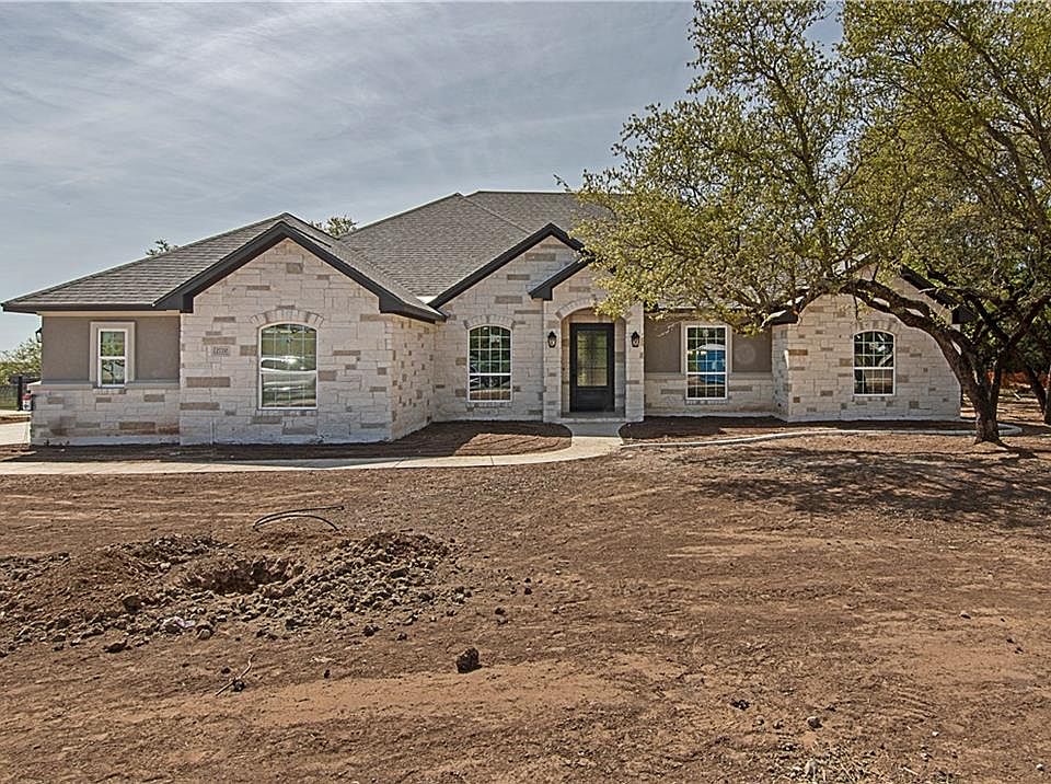 1st image of 2720 Honeywood Dr