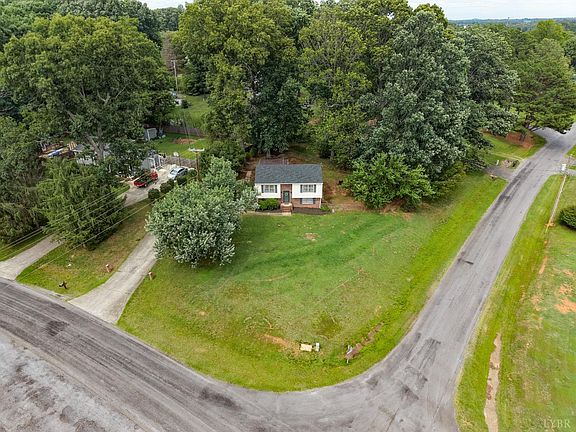 2nd image of 108 Sweeney Cir
