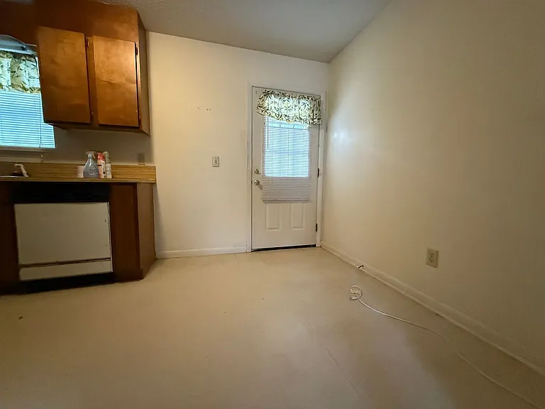 113 Covington St — Photo 7