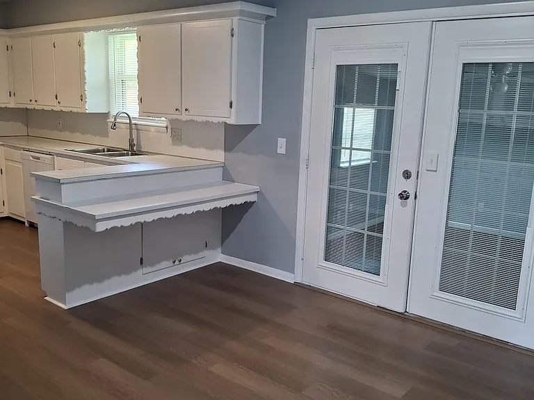 6115 NW Dearborn Ave — Photo 1