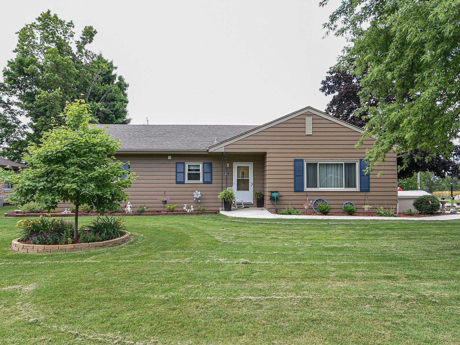 223 Macarthur Dr, Mukwonago, WI 53149 Zillow