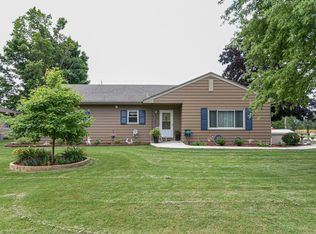 223 Macarthur Dr, Mukwonago, WI 53149