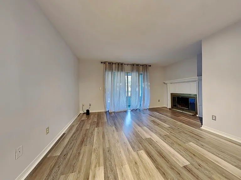 111 E 1st St #16 — Photo 6