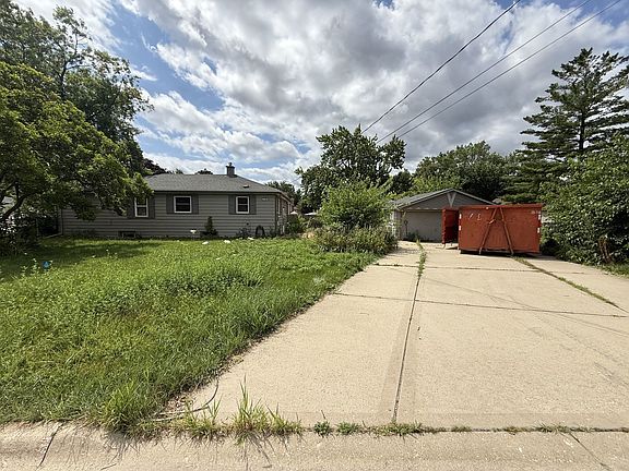5th image of 15700 Leclaire Ave