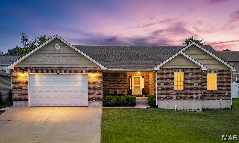 1st image of 104 Lane Garrett Dr