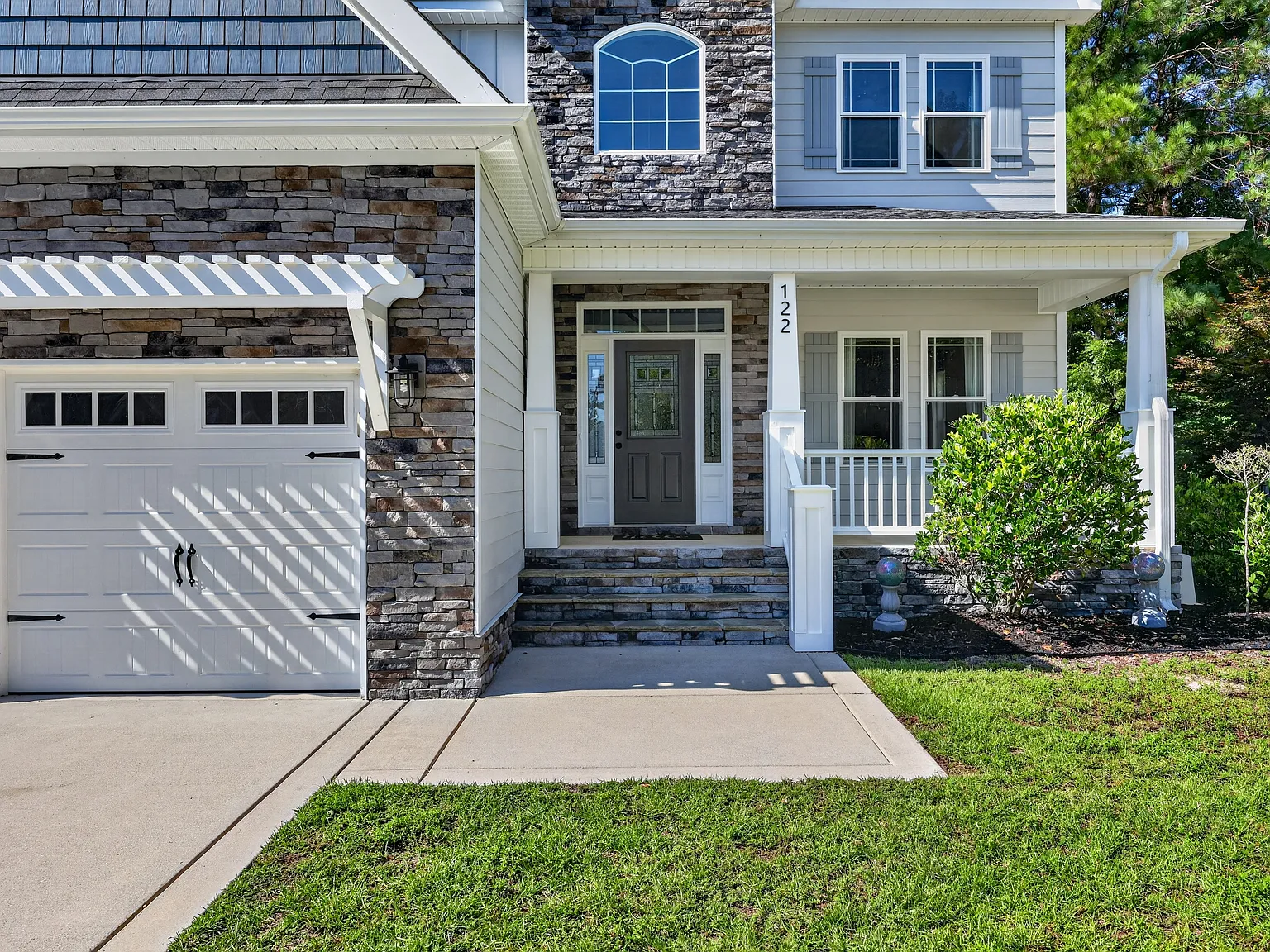 4 bed, 2.5 bath, 2829 sqft, $2,995 — Photo 3