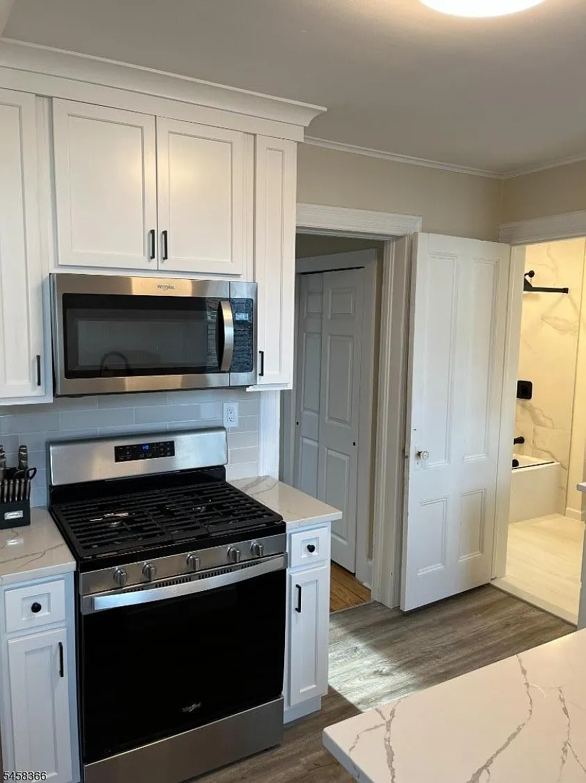 2 bed, 1.0 bath, $2,850 — Photo 4