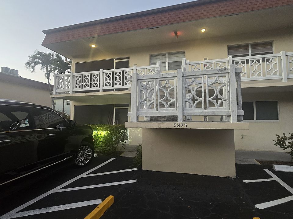 1st image of 5375 SW 40th Ave