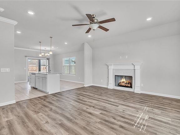 5th image of 49 N Hinsdale Ave