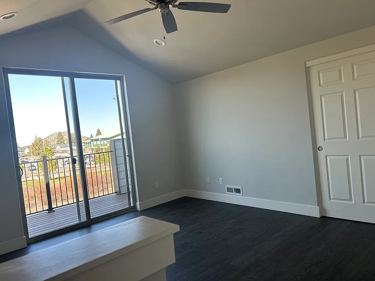 20594 SE Nina Ave — Photo 5