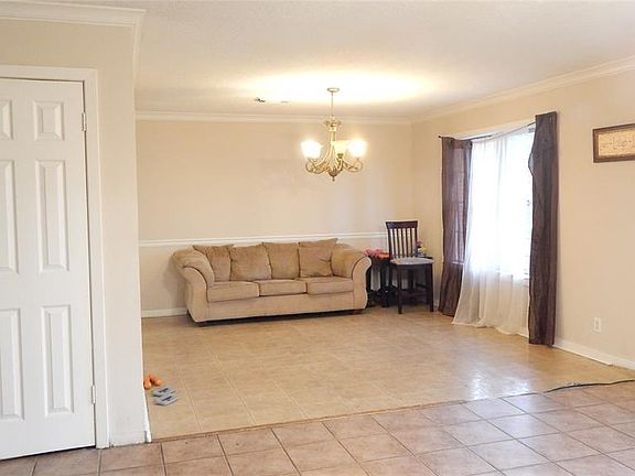 3rd image of 404 N Whiting St