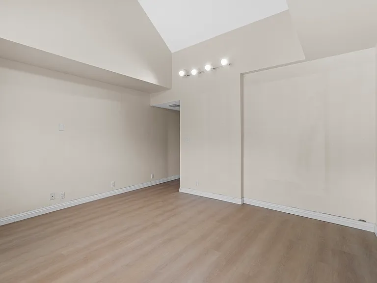 2340 Park Ave — Photo 13
