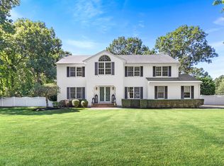 21 Andys Ln, Eastport, NY 11941
