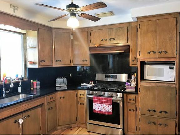 3rd image of 613 Odell Ave