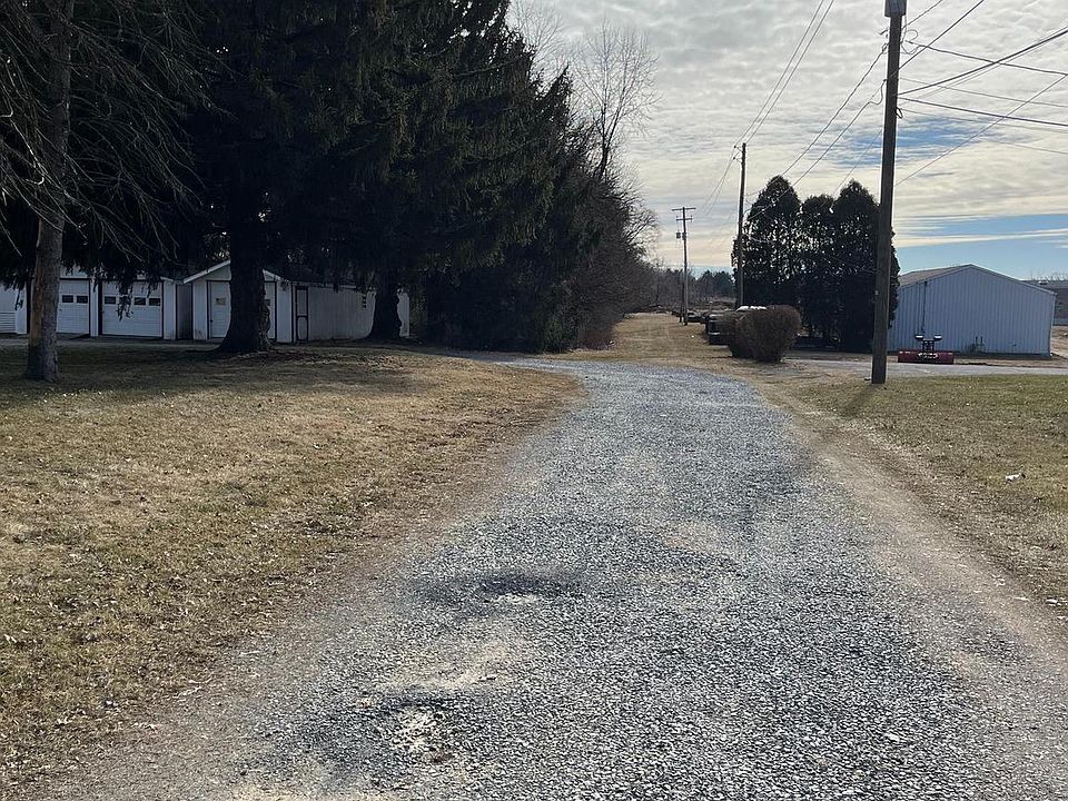 2nd image of 609 Rutherford Rd