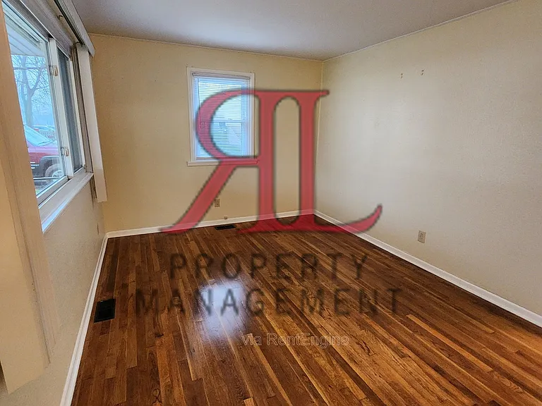 2436 Charlemagne St — Photo 5