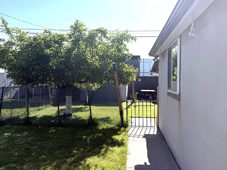 64 Ruthmar Cres — Photo 18