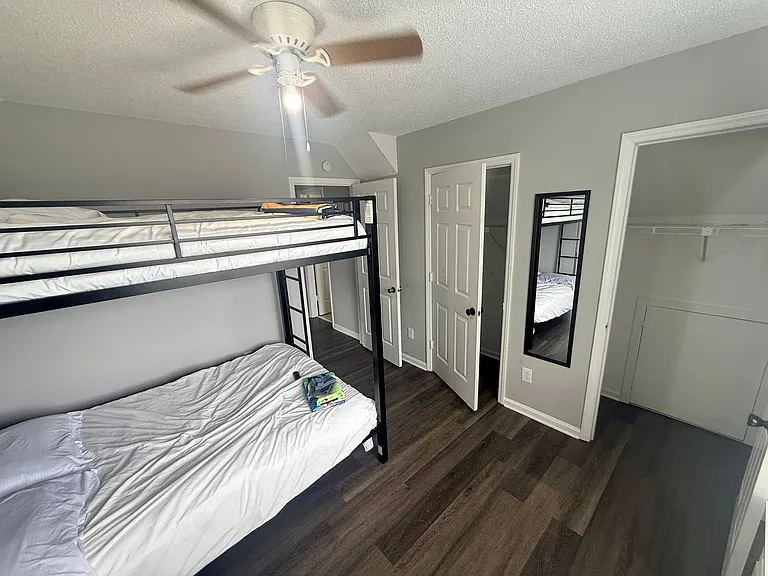 9501 Pondside Ln — Photo 18