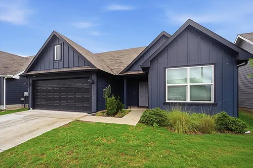 1012 Norway Dr Photo 1