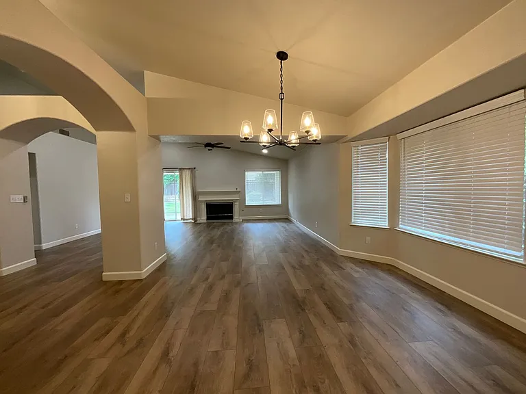 1834 E Lester Ave — Photo 11