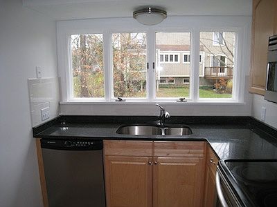 4th image of 71 Wyndham Ave