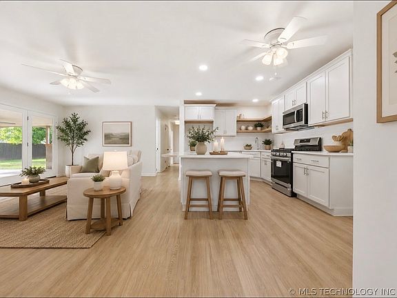 5th image of 1007 W D St