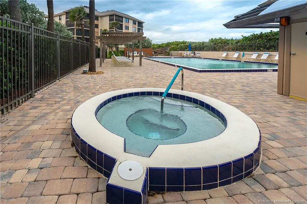 2 bed, 2.0 bath, 1436 sqft, $7,000 — Photo 3