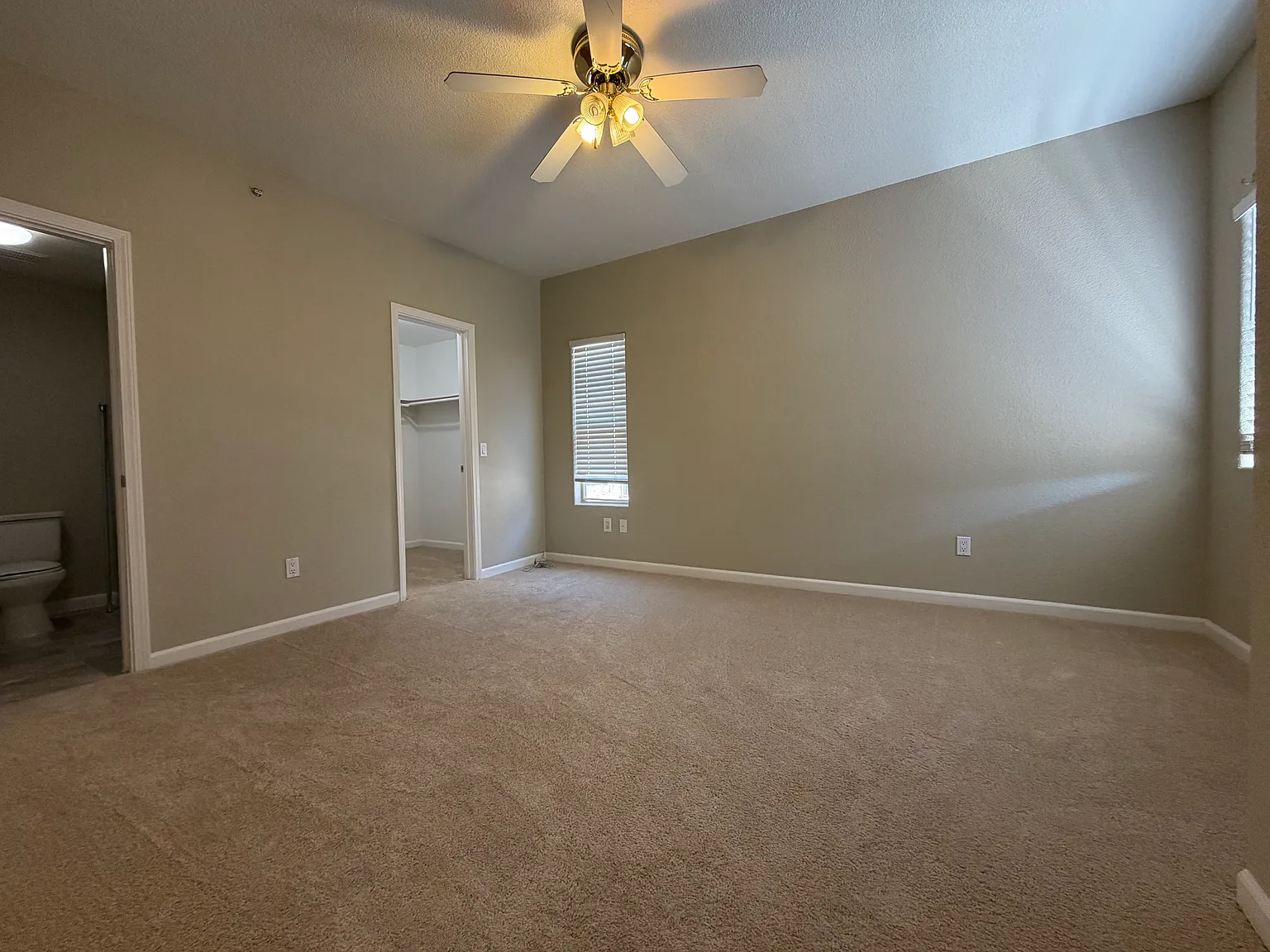 2 bed, 1057 sqft, $1,995 — Photo 3