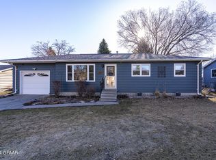 1211 S 18th St, Grand Forks, ND 58201