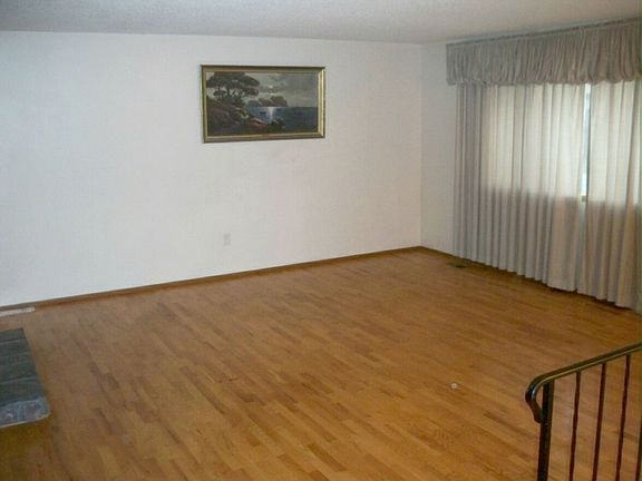 3rd image of 6210 N Oxford Dr
