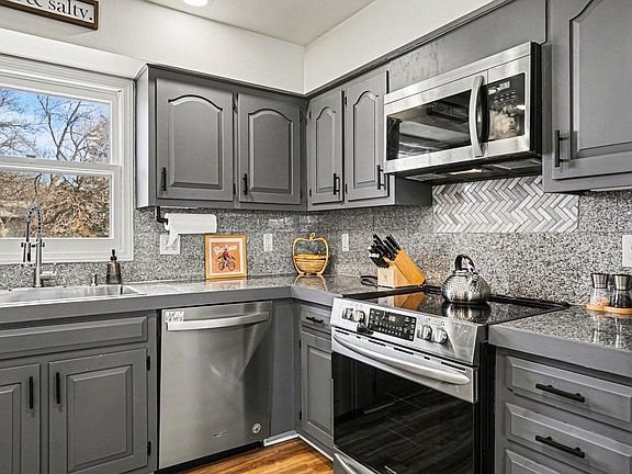 5th image of 3106 Hiawatha Dr