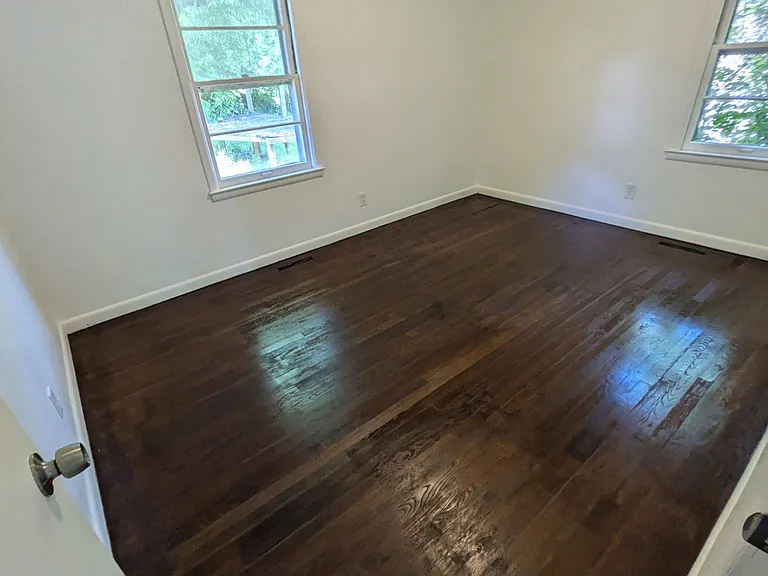 101 McWhorter Ct — Photo 2