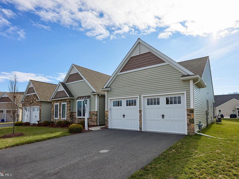 1st image of 1563 Bloomfield Way