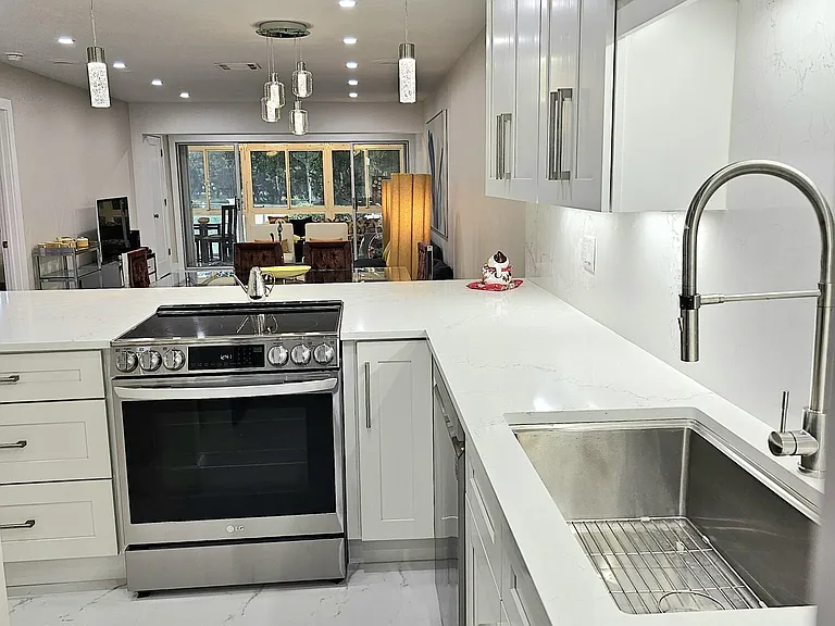 1631 NW 18th Ave #201 — Photo 8