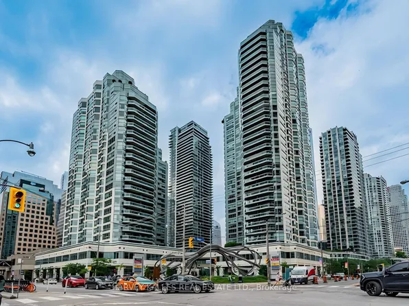 10 Yonge St #705, Toronto, ON M5E 1R4